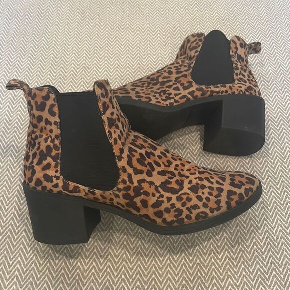 Divided  by H & M Leopard Boots Size 8 - Picture 3 of 6